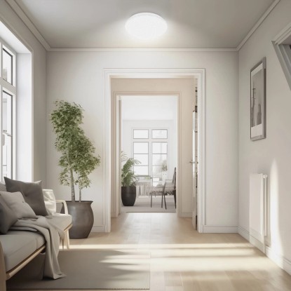 Biele okrúhle LED stropné svietidlo Brilo s efektom hviezdnej oblohy osvetľuje modernú chodbu. Biele okrúhle LED stropné svietidlo Brilo s efektom hviezdnej oblohy osvetľuje modernú chodbu.