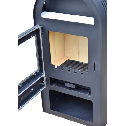 Dielenský sporák Magna 3.0, čierna oceľ, 7 kW, s otvorenými dverami a spaľovacou komorou. Dielenský sporák Magna 3.0, čierna oceľ, 7 kW, s otvorenými dverami a spaľovacou komorou.