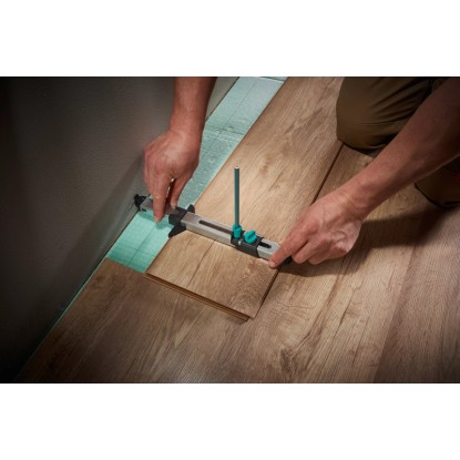 Wolfcraft sada na montáž laminátu a dizajnovej podlahy v prevádzke, nástroj na označenie línie rezu. Wolfcraft sada na montáž laminátu a dizajnovej podlahy v prevádzke, nástroj na označenie línie rezu.