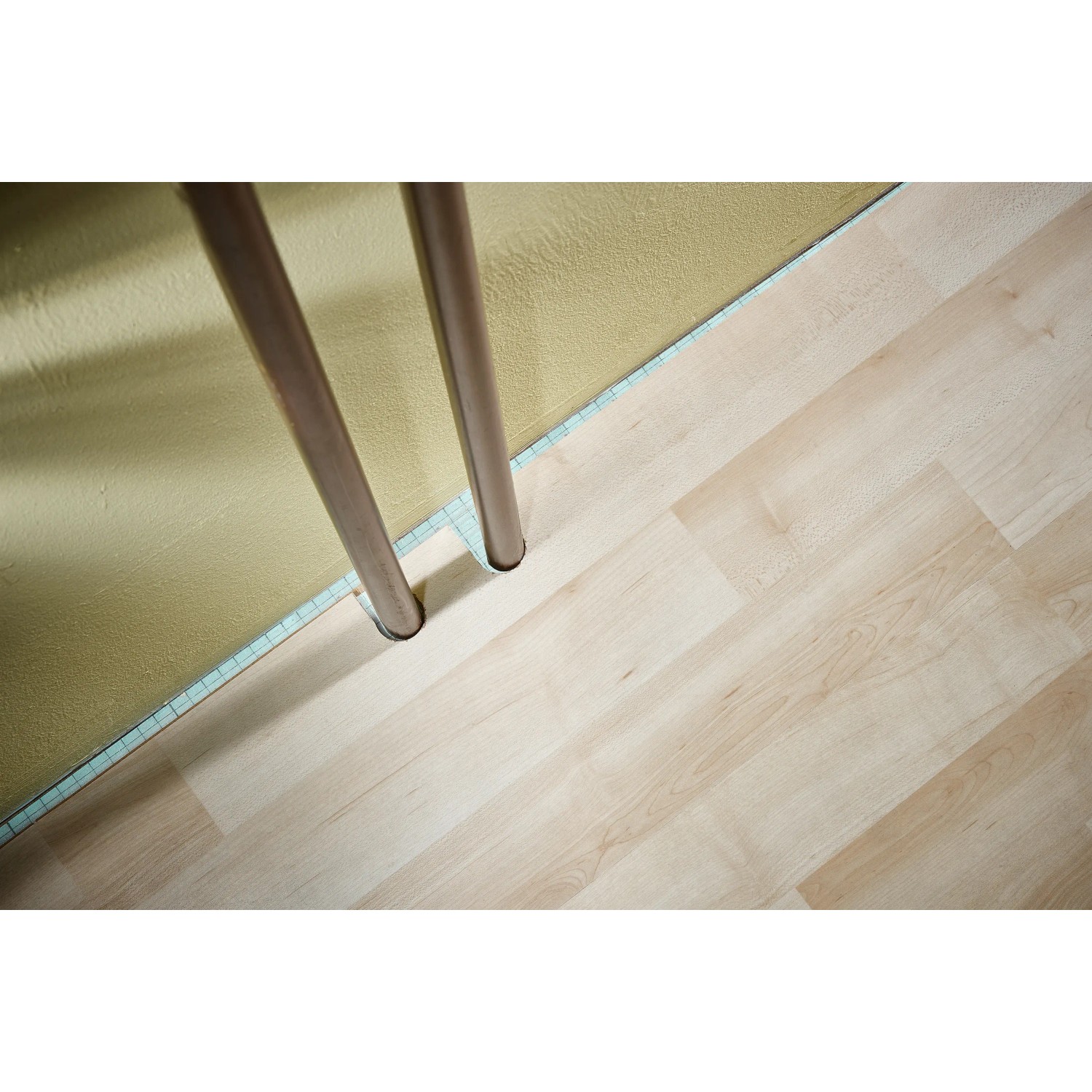 wolfcraft súprava na montáž laminátu pri používaní: Pokládka laminátu okolo vykurovacích rúrok. wolfcraft súprava na montáž laminátu pri používaní: Pokládka laminátu okolo vykurovacích rúrok.