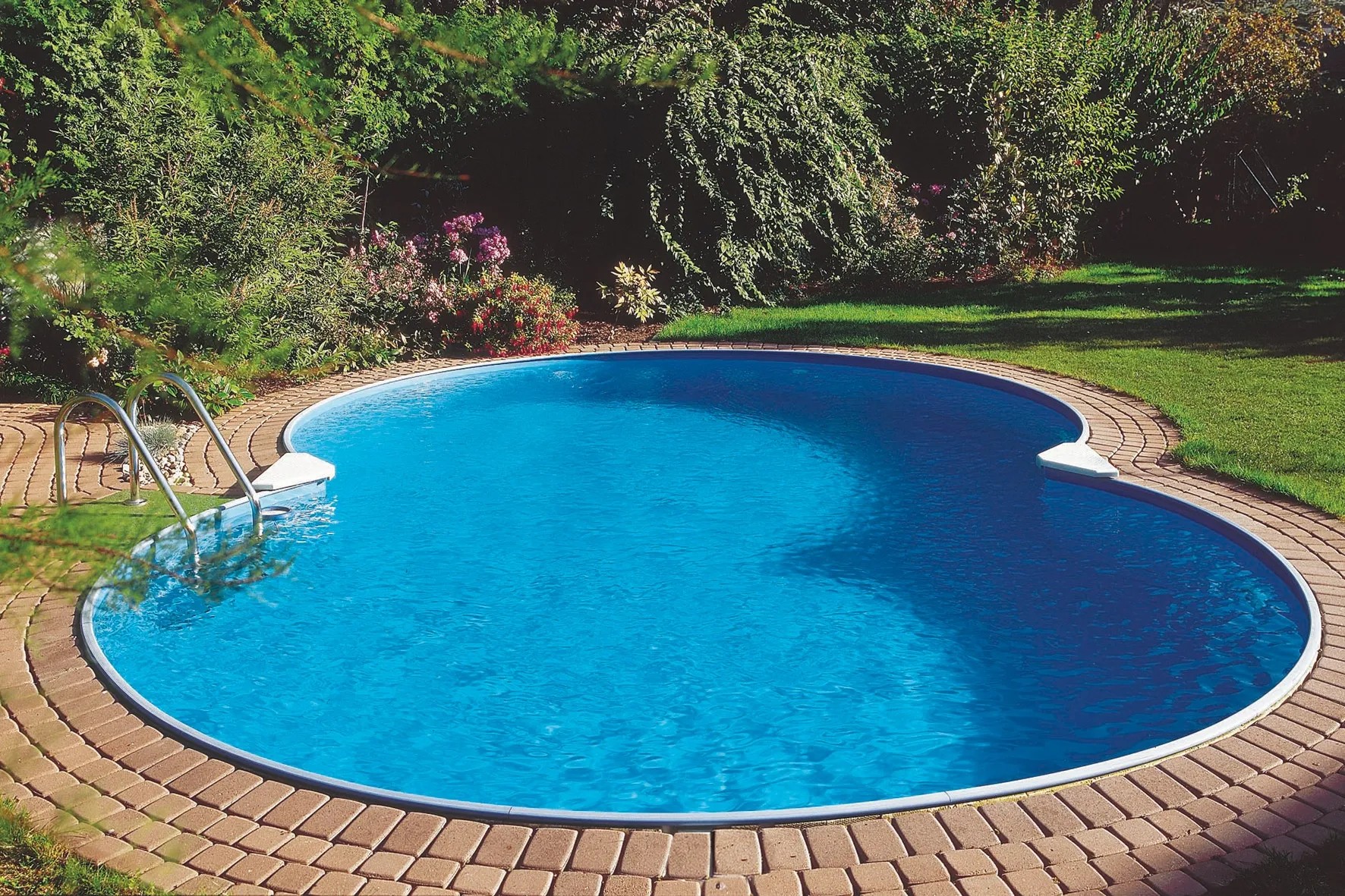 Súprava s bazénom Classic a oceľovým plášťom, 525 cm x 320 cm x 120 cm Súprava s bazénom Classic a oceľovým plášťom, 525 cm x 320 cm x 120 cm