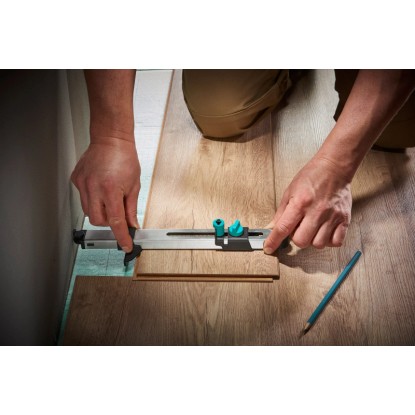 Použitie súpravy wolfcraft na montáž laminátových a dizajnových podláh na meranie steny. Použitie súpravy wolfcraft na montáž laminátových a dizajnových podláh na meranie steny.