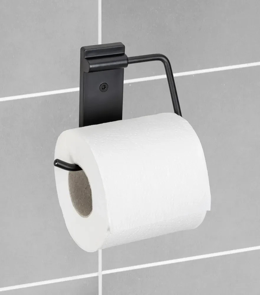 Čierny držiak toaletného papiera Wenko Basic s rolkou papiera na sivej stene. Čierny držiak toaletného papiera Wenko Basic s rolkou papiera na sivej stene.