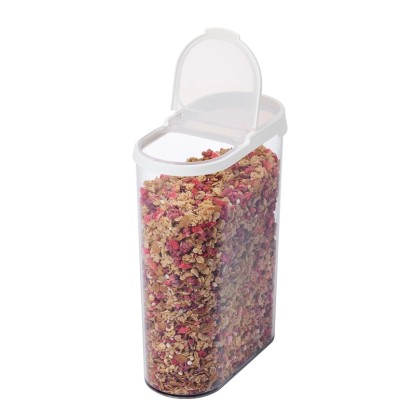 Priehľadná dóza na potraviny SmartStore Flip 2,4 l naplnená cereáliami. Priehľadná dóza na potraviny SmartStore Flip 2,4 l naplnená cereáliami.
