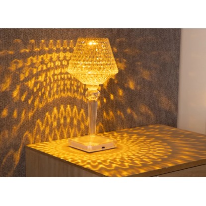 Globo LED stolná lampa krištáľ, ø 12 cm, výška 26 cm, pre atmosférické vonkajšie dekorácie. Globo LED stolná lampa krištáľ, ø 12 cm, výška 26 cm, pre atmosférické vonkajšie dekorácie.