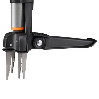 Ergonomický vytrhávač buriny Fiskars, oranžovo-čierny, so štyrmi pazúrmi na odstraňovanie buriny. Ergonomický vytrhávač buriny Fiskars, oranžovo-čierny, so štyrmi pazúrmi na odstraňovanie buriny.