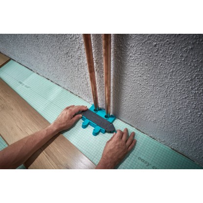 Wolfcraft montážna súprava pre laminátové a dizajnové podlahy používaná na označovanie rúrok. Wolfcraft montážna súprava pre laminátové a dizajnové podlahy používaná na označovanie rúrok.