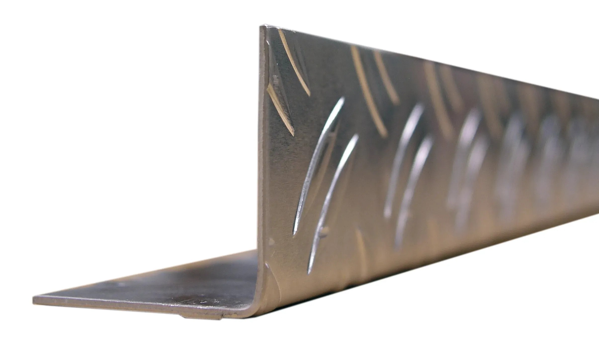 GAH Alberts Uhlový profil, rýhovaný, rovnor., neoš. hl., 41,2 x 41,2 x 2000 mm GAH Alberts Uhlový profil, rýhovaný, rovnor., neoš. hl., 41,2 x 41,2 x 2000 mm