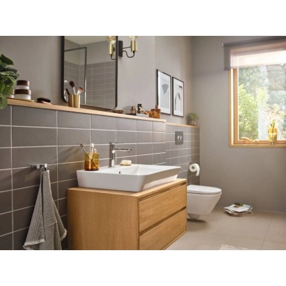 Umývadlová batéria Hansgrohe Rebris E 110 CoolStart chróm v modernej kúpeľni. Umývadlová batéria Hansgrohe Rebris E 110 CoolStart chróm v modernej kúpeľni.