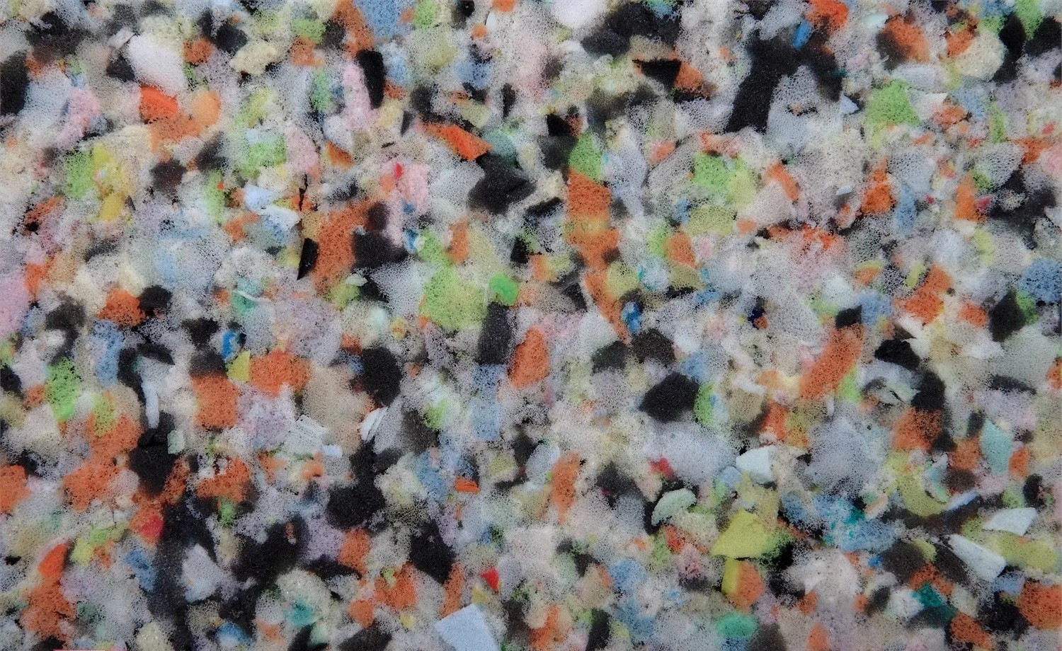 Detailný záber na izolačný materiál t.b.t. pre obytné priestory, viacfarebný. Detailný záber na izolačný materiál t.b.t. pre obytné priestory, viacfarebný.