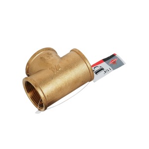 Mosadzná T-kus s vnútorným závitom 38,9 mm (Rp 1 1/4) pre čerpadlá a domáce vodárne.