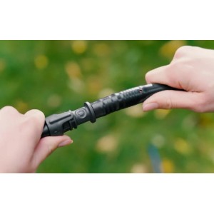 Gardena Univerzálny konektor 13 mm v použití: 1/2 palcový konektor pre systém Micro-Drip.