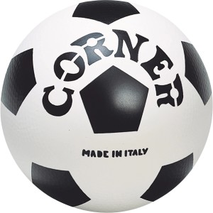 Biely plastový loptu Corner s čiernymi päťuholníkmi, priemer 23 cm.
