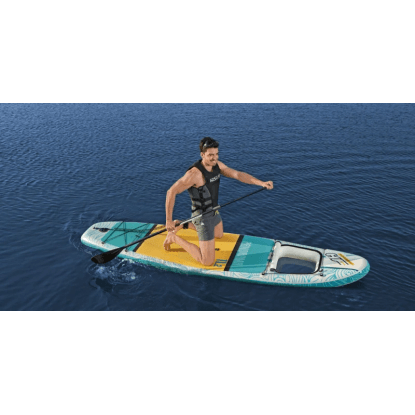 Sada paddleboardu Bestway Hydro-Force so pádlerom na vode.