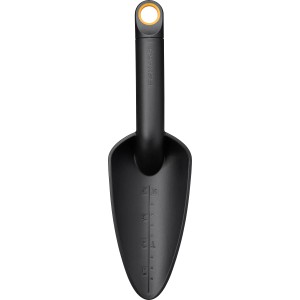 Čierna kvetinová lopatka Fiskars Solid (29 cm) na záhradníčenie, ako je presádzanie v záhonoch a debničkách.