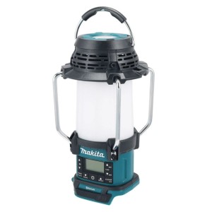 Akumulátorová lampa Makita s funkciou rádia, ideálna pre staveniská a outdoorové aktivity.