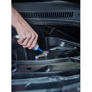 Aplikácia vazelíny na póly autobatérie (50g tuba) pre zlepšenie vodivosti.
