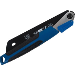 Skladacia japonská píla LUX-TOOLS Kataba s modro-čiernou rukoväťou a čiernym 24 cm listom, zložená.
