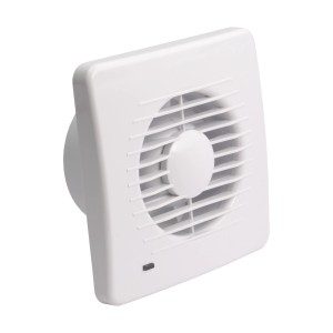 Biely ventilátor t.b.t. na montáž na stenu.