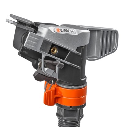 Gardena Premium zavlažovač trávnika so sánkami na zavlažovanie veľkých plôch.