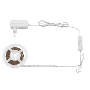 LED pásik na cievke s napájacím adaptérom a vypínačom.