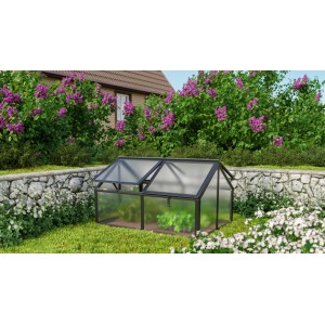Vitavia Parenisko Gamma HKP Čierna, 89x124x71 cm, so sklopnými strešnými oknami v záhrade.