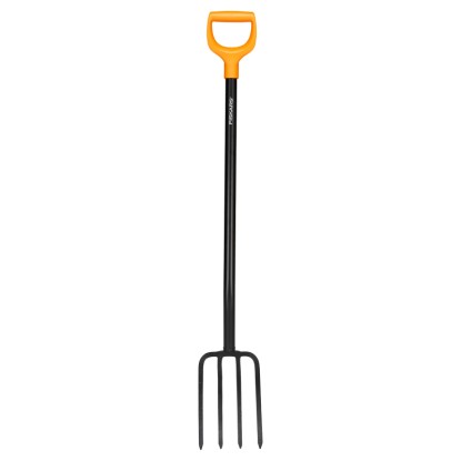 Záhradné vidly s čiernou násadou a oranžovou rukoväťou.