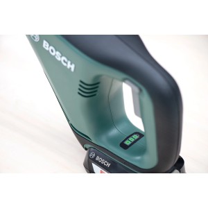 Akumulátorová chvostová píla Bosch AdvancedRecip 18 V Solo, zeleno-čierny dizajn s batériou.