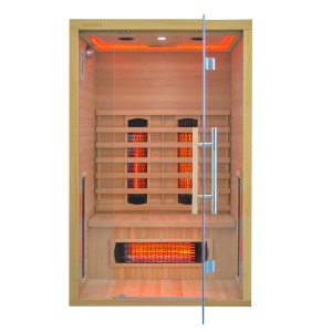 t.b.t. Infračervená sauna so sklenenými dverami a dreveným obkladom.
