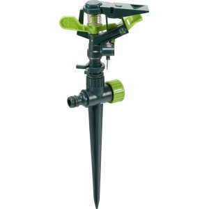 Zelený impulzný zavlažovač so zemným hrotom, dosah 7,9 m - 19 m, na zavlažovanie záhrady.