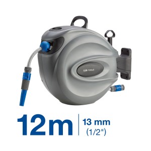 Sivý nástenný box na hadicu LUX-TOOLS 12m s modrou hadicou a automatickým navíjaním pre záhradu.