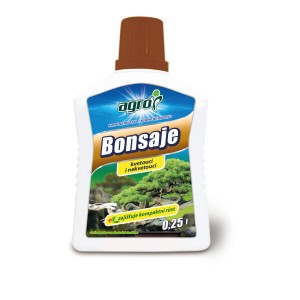 Fľaša hnojiva pre bonsaje, vhodné pre kvitnúce aj nekvitnúce rastliny.