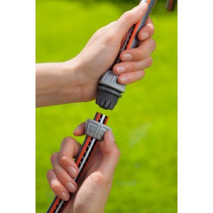 Oprava hadice Gardena pomocou spojky pre hadice 13 mm (1/2) / 15 mm (5/8).