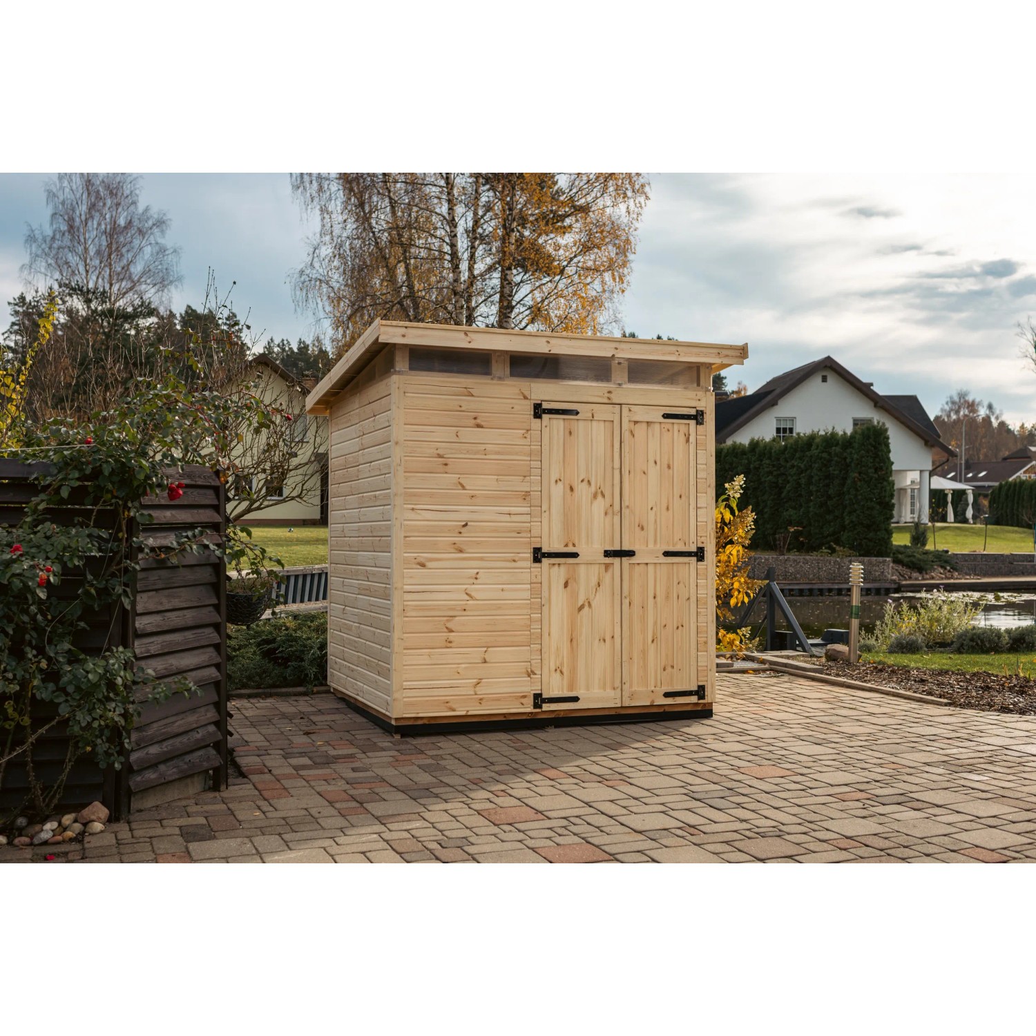 E-shop Upyard Drevený domček na náradie Strongbox L vr. základov prírodný 203 x 163 cm
