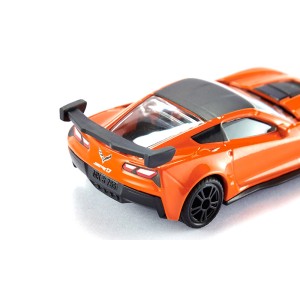 Oranžové hračkárske športové auto so zadným spojlerom, kategória Zábava a hry.