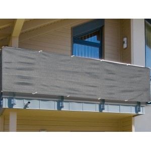 Antracitová zástena na balkón (90 cm) ako metrový tovar na balkónovom zábradlí.
