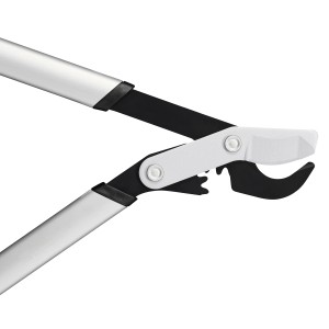 Prevodové nožnice na konáre Fiskars PowerGear LX98-L, bypassové nožnice so striebornými rukoväťami a čiernou čepeľou.