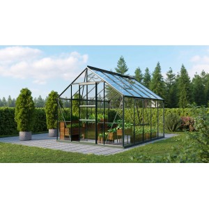 Skleník Vitavia Meridian 8300 Smaragd, 8,3 m², s rastlinami v záhrade.