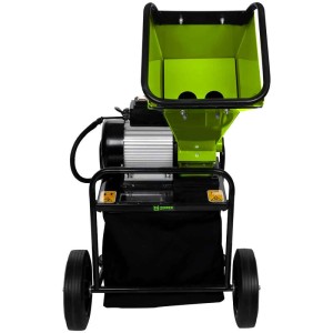 Záhradný drvič Zipper ZI-HAEK2800-230 zeleno-čierny s elektromotorom, násypkou, kolesami a zberným vakom.