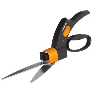 Nožnice na trávnik Fiskars GS42 so Servo-System pre presné okraje trávnika a tvarovanie.