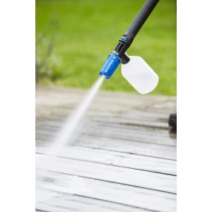 Nilfisk Stone & Wood Cleaner v akcii: Čistenie drevenej terasy vysokotlakovým čističom.