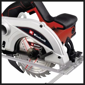 Ručná kotúčová píla Einhell TC-CS 1250: Kompaktná píla s karbidovým kotúčom pre presné rezy.