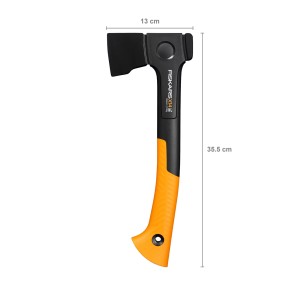 Štiepacia sekera Fiskars X14 s oranžovo-čiernou rukoväťou, dĺžka 35,5 cm.