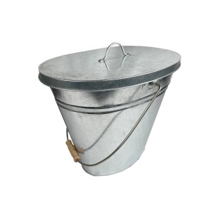 Kovová vedro s vekom, príslušenstvo pre krby a kachle.
