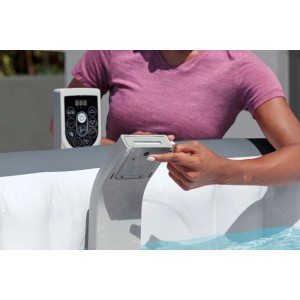 Bestway LAY Z SPA Xtras LED vodopád pri používaní na vírivke.