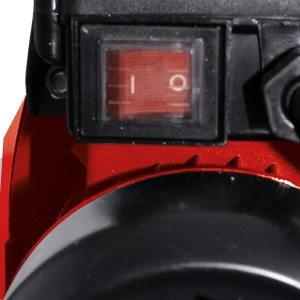 Detail: Vypínač záhradného čerpadla Einhell GC-GP 6538, červenej farby.