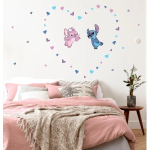 Samolepky na stenu: Komar Deko-Sticker Stitch in Love, usporiadanie do tvaru srdca v detskej izbe.