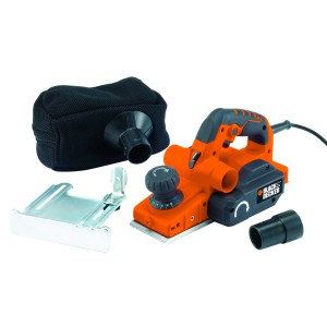 Elektrický hoblík Black+Decker KW750K s príslušenstvom: prachové vrecko, falcovacia pomôcka a odsávací adaptér.