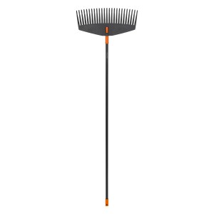 Fiskars hrable na lístie Solid L: Široké hrable s pružnými zubami na záhradníctvo.