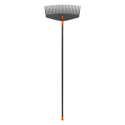 Fiskars hrable na lístie Solid L: Široké hrable s pružnými zubami na záhradníctvo.